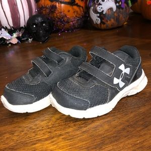 🥇UnderArmor sneakers🥇